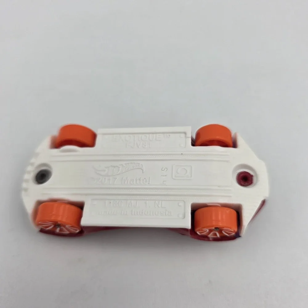 2017 Hot‎ Wheels EXOTIQUE FJV81 Red White Purple Top 1:64 Diecast Toy Race Car